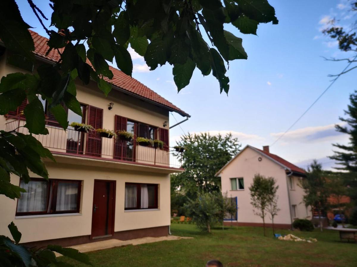 Apartments Celopek Licko Petrovo Selo Exterior foto